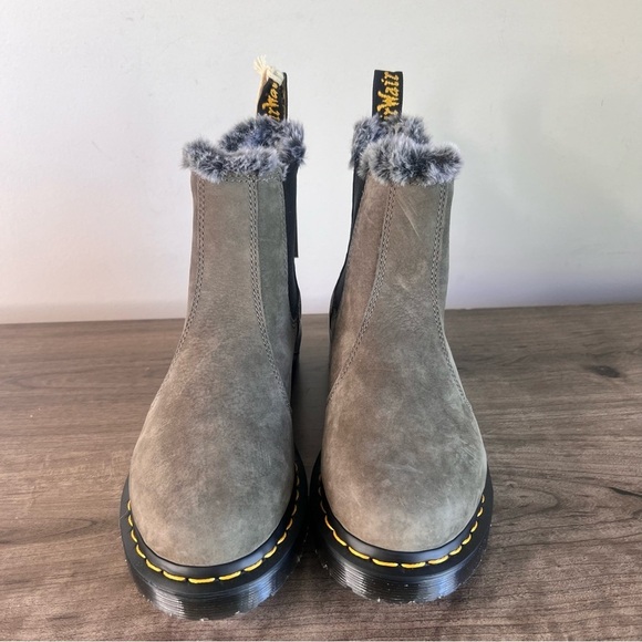Dr. Martens Women’s Leonore Faux Fur Lined Nubuck Chelsea Boot Size 6 #666 - Picture 4 of 10